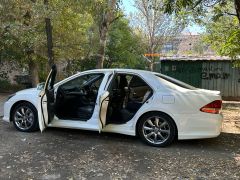 Photo of the vehicle Toyota Crown