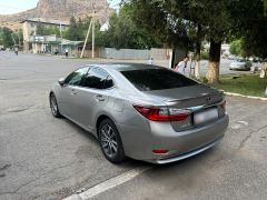 Photo of the vehicle Lexus ES