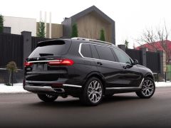 Photo of the vehicle BMW X7