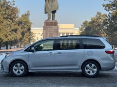 Фото авто Toyota Sienna