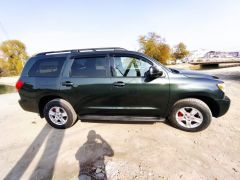 Сүрөт унаа Toyota Sequoia