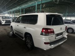 Photo of the vehicle Lexus LX