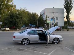 Сүрөт унаа Mercedes-Benz E-Класс