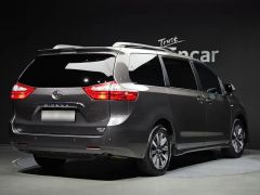 Photo of the vehicle Toyota Sienna