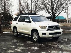 Photo of the vehicle Toyota Sequoia