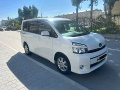 Фото авто Toyota Voxy