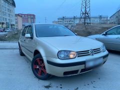 Фото авто Volkswagen Golf