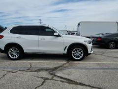 Photo of the vehicle BMW X5