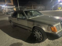 Сүрөт унаа Mercedes-Benz W124