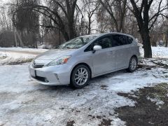 Фото авто Toyota Prius v (+)