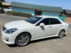 Photo of the vehicle Toyota Crown