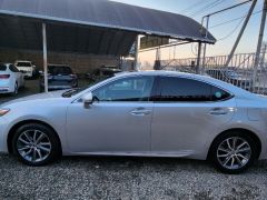 Photo of the vehicle Lexus ES