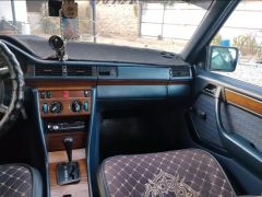 Сүрөт унаа Mercedes-Benz W124