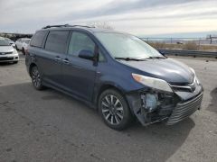 Фото авто Toyota Sienna