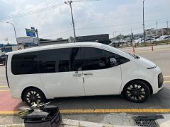 Photo of the vehicle Hyundai Staria