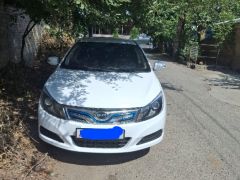 Фото авто BYD E5