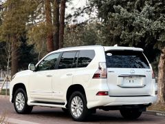 Photo of the vehicle Lexus GX