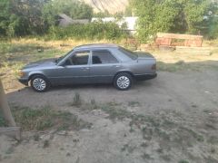 Сүрөт унаа Mercedes-Benz W124