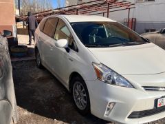 Photo of the vehicle Toyota Prius v (+)