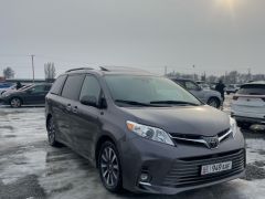 Фото авто Toyota Sienna