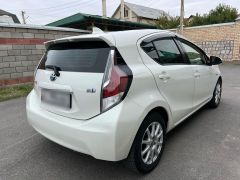 Сүрөт унаа Toyota Prius c