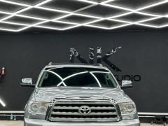 Photo of the vehicle Toyota Sequoia