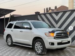 Photo of the vehicle Toyota Sequoia