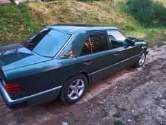 Сүрөт унаа Mercedes-Benz W124