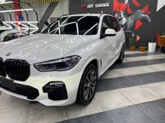 Photo of the vehicle BMW X5