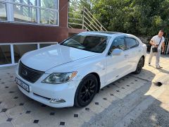 Photo of the vehicle Lexus LS