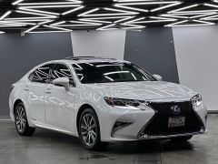 Photo of the vehicle Lexus ES