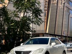 Photo of the vehicle Toyota Crown