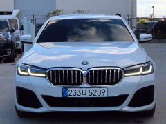 Photo of the vehicle BMW 5 Series