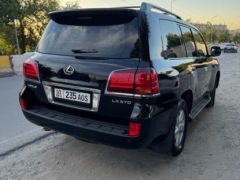 Photo of the vehicle Lexus LX