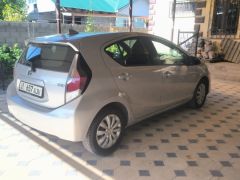 Сүрөт унаа Toyota Prius c