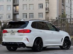 Photo of the vehicle BMW X5