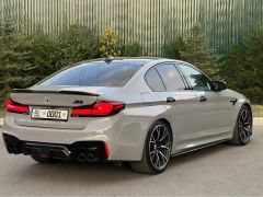 Photo of the vehicle BMW M5