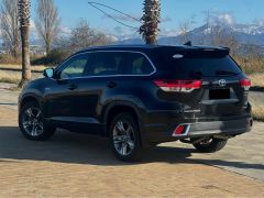 Photo of the vehicle Toyota Highlander