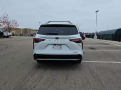 Photo of the vehicle Toyota Sienna