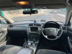 Photo of the vehicle Toyota Crown