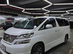 Фото авто Toyota Alphard