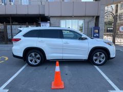 Photo of the vehicle Toyota Highlander