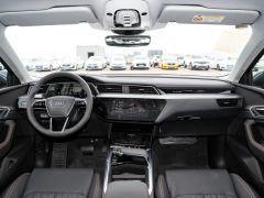 Фото авто Audi e-tron