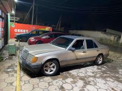 Сүрөт унаа Mercedes-Benz W124