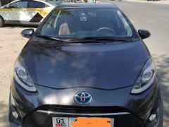 Сүрөт унаа Toyota Prius c