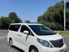 Фото авто Toyota Alphard