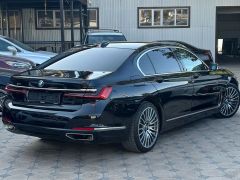 Photo of the vehicle BMW 7 Series