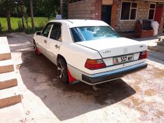 Сүрөт унаа Mercedes-Benz W124