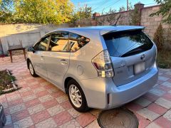 Фото авто Toyota Prius v (+)