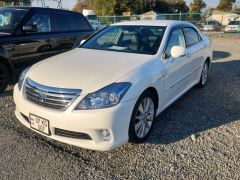 Photo of the vehicle Toyota Crown